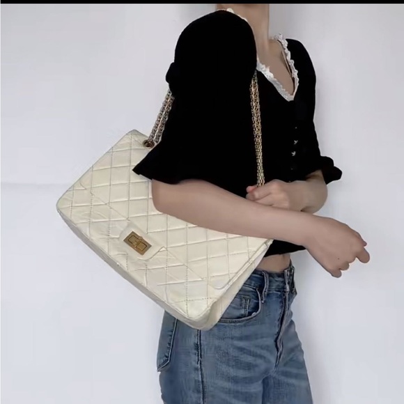 AUTHENTIC Chanel 2.55 reissue 227 White - Picture 11 of 11